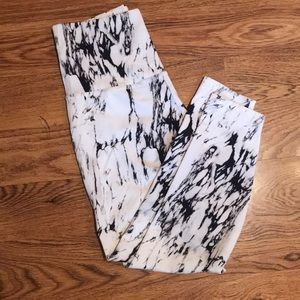 Beyond Yoga - tie dye leggings.